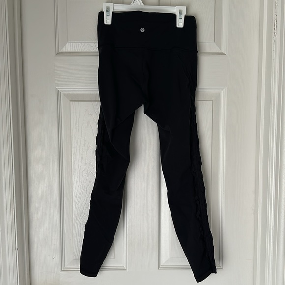 Lululemon size 6 with mesh detailing - Picture 5 of 8